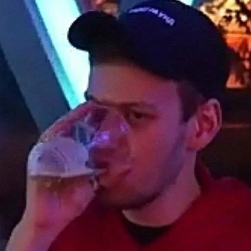 Человек безалкогольный напиток человеческое лицо