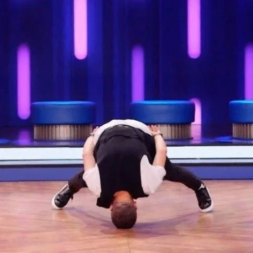 танцевать колено равновесие