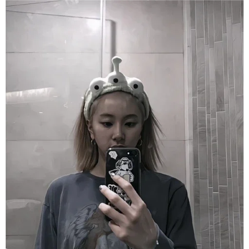 chaeyoung @wrrtpy - человеческое лицо