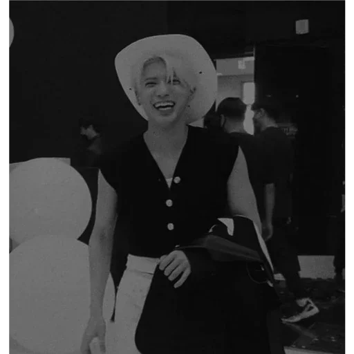 Стикер 𝐓𝐚𝐞𝐡𝐲𝐮𝐧 dark @mnvjtikel - 5