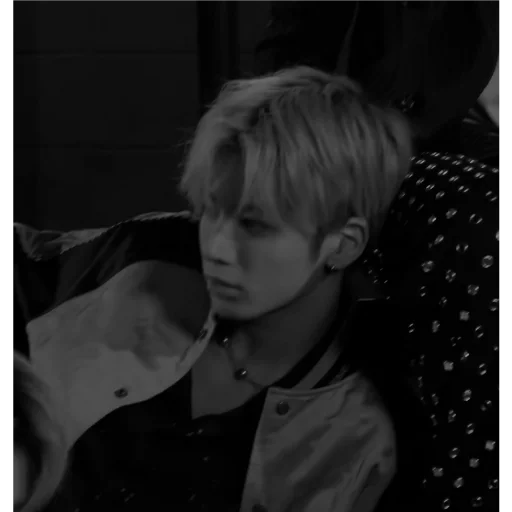 Стикер 𝐓𝐚𝐞𝐡𝐲𝐮𝐧 dark @mnvjtikel - 3