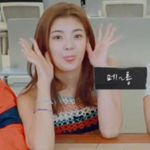 Стикер itzy - 10