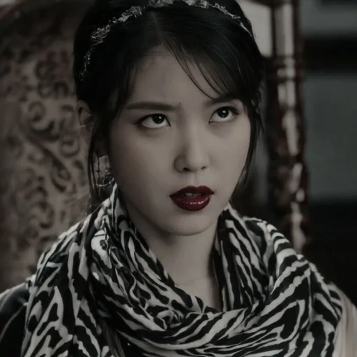 🌷:: lee ji-eun^iu | @ngeuwu - person