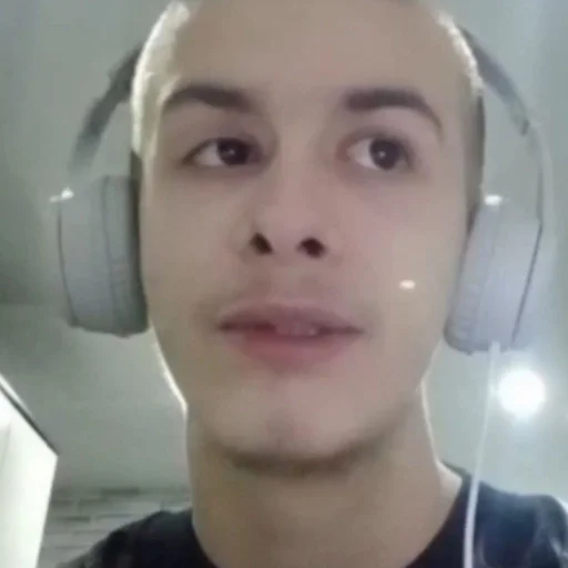 Sticker 🧶| 𝙞𝙫𝙖𝙣𝙯𝙤𝙡𝙤 :: @fStikBot - 8