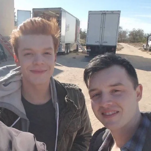 Стикер йен и микки - 5