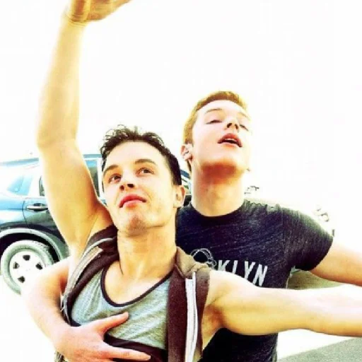 Стикер йен и микки - 2