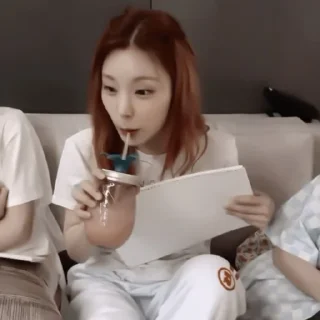 Стикер 𝘆𝗲𝗷𝗶. || @jenwers - 1