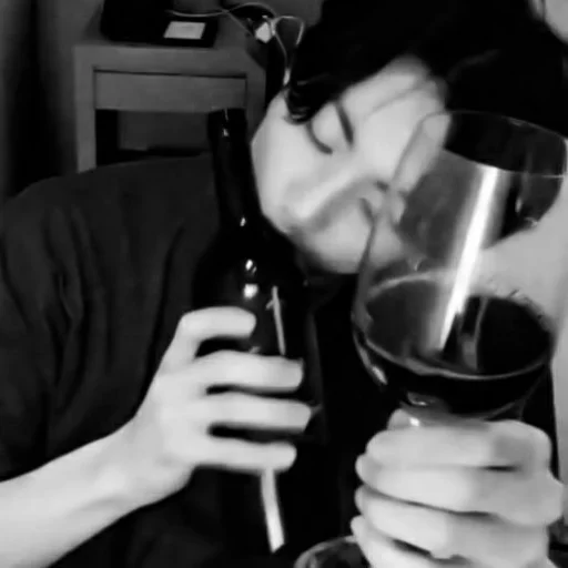 Человек черно-белый посуда для напитков