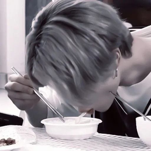 person kitchen utensil serveware