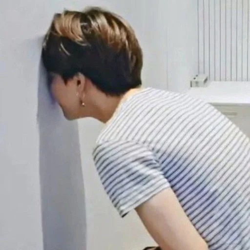 Человек стена одежда