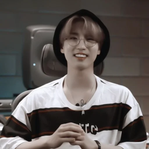 Стикер 〃𝗷𝗶𝘀𝘂𝗻𝗴 :: @yuoliv - 5