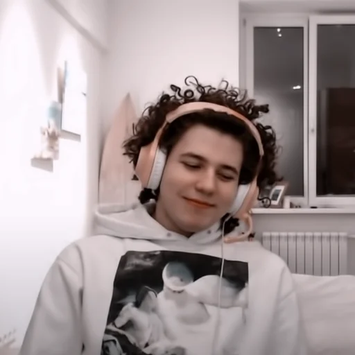 Человек комнатный стена