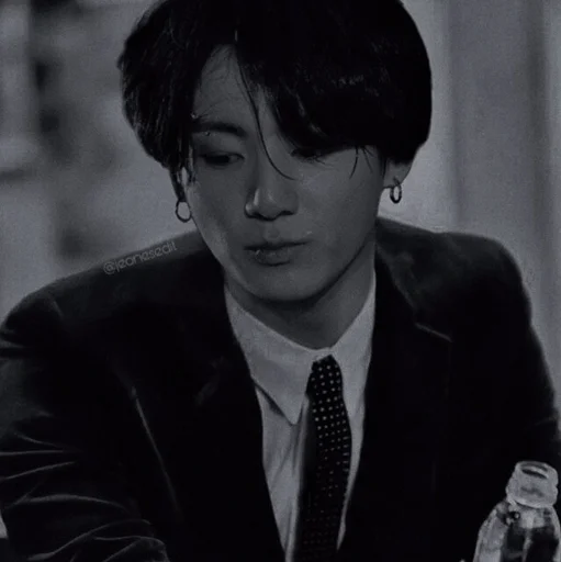 𝐃𝐚𝐫𝐤 𝐉𝐊┆@BtsStickers - person