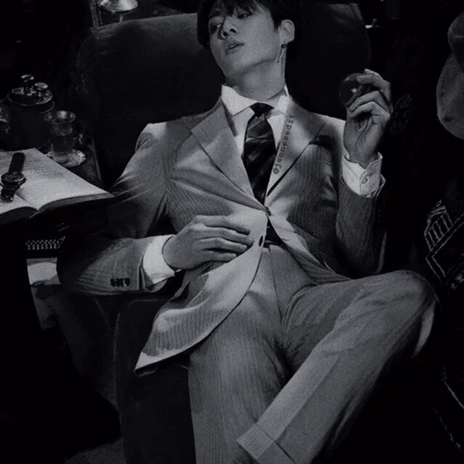 Человек одежда черно-белый