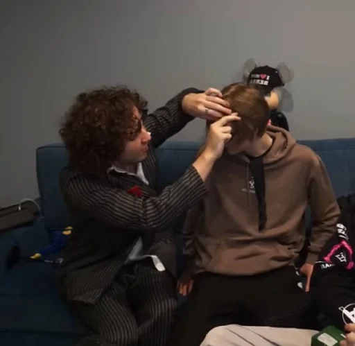 Человек одежда стена