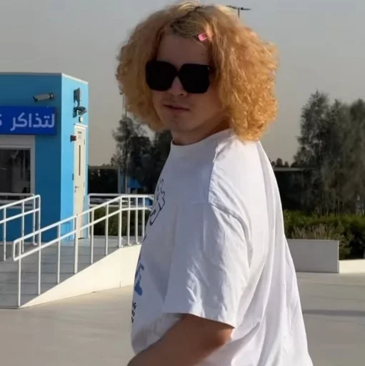 it's jojo <3 - person