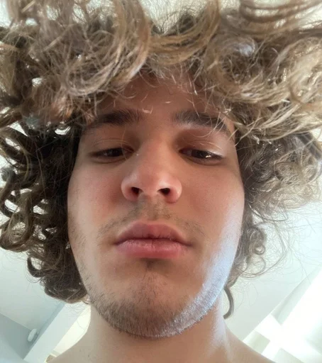 Человек шиньон человеческое лицо