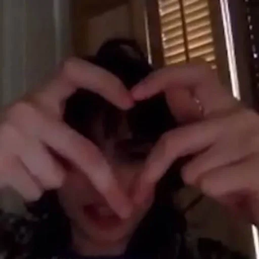 Человек комнатный палец