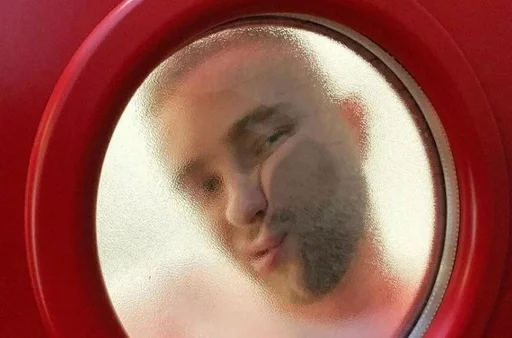 человеческое лицо мужчина красный