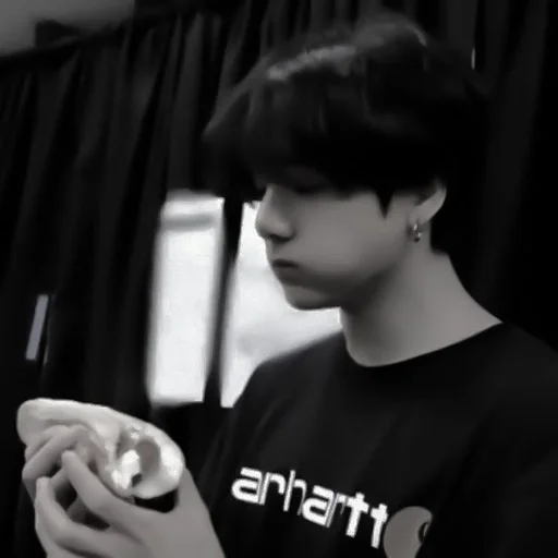 Человек черно-белый комнатный