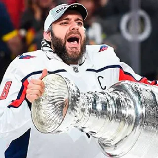 Стикер Создать мемы ➡️ @sportsmem_bot - 4