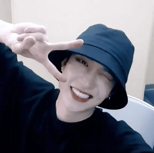 Стикер 🚔 - 𝐛𝐚𝐧𝐠 𝐜𝐡𝐚𝐧`. | @pecjuwr - 2