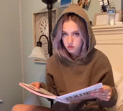 Человек комнатный стена