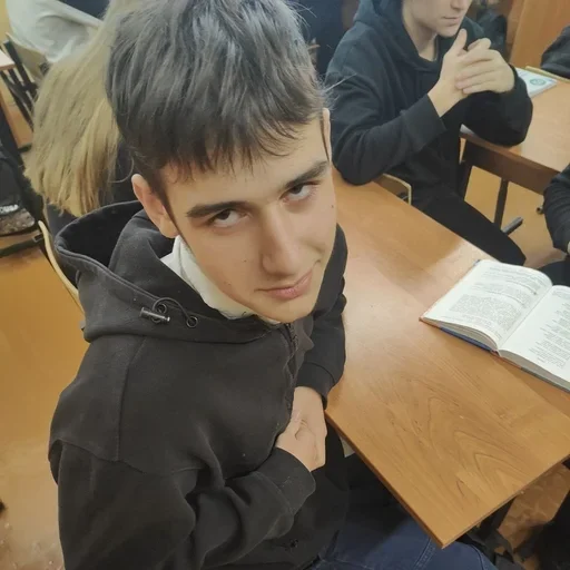 Стикер kewz_by_TgEmodziBot - 1