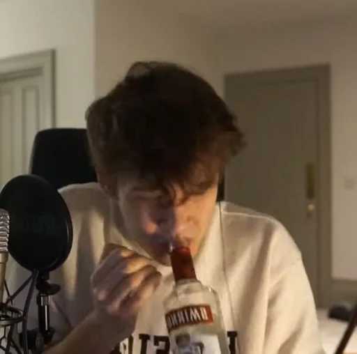 Человек комнатный бутылка