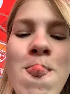 Стикер 😙 - 11