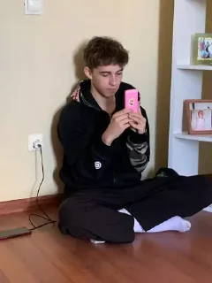 Стикер 😙 - 1