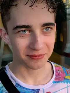 Стикер 😙 - 10