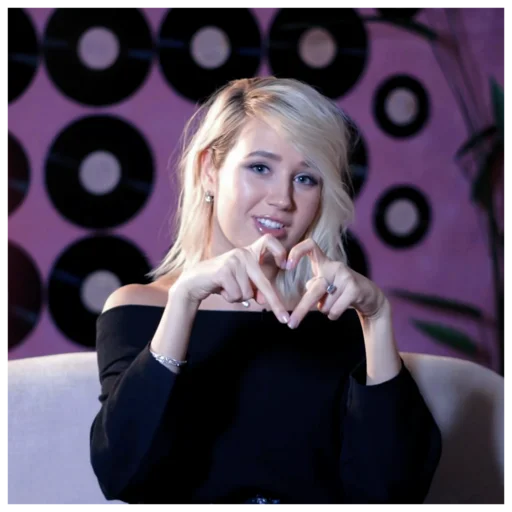 Sticker клавуся🥵👩‍🦳 - 2