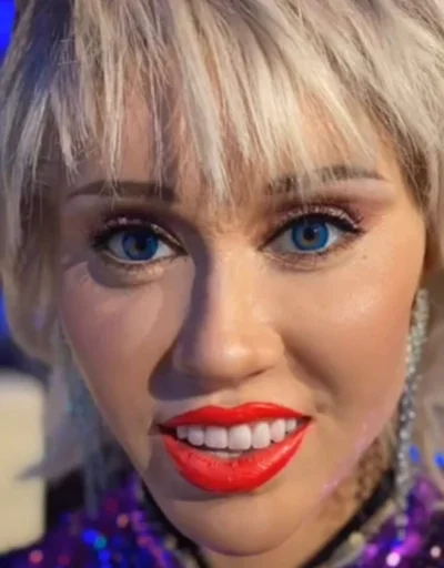 человеческое лицо губная помада губа