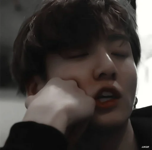 Sticker 𝙅𝙐𝙉𝙂𝙆𝙊𝙊𝙆:: @eliskis - 7