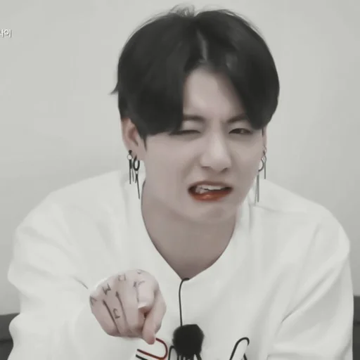 Sticker 𝙅𝙐𝙉𝙂𝙆𝙊𝙊𝙆:: @eliskis - 0