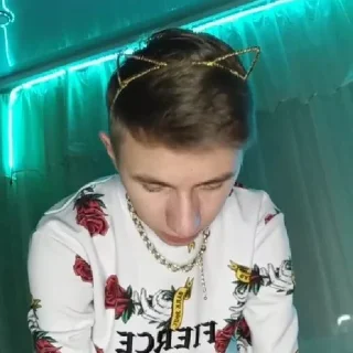 Стикер Котик Вадим🥵🥰 - 2