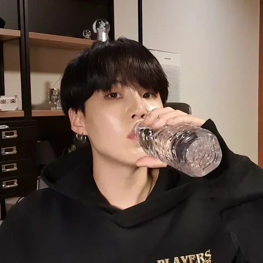 Человек комнатный стена