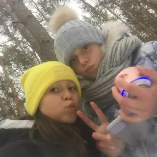 Sticker Краши и Крашихи - 0