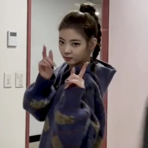 Sticker лиа милашка (кристинка тоже) - 0