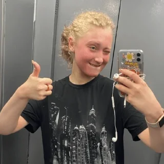 Стикер madamé - 3