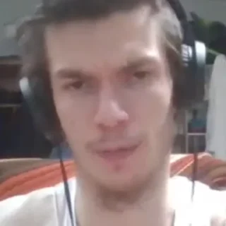 Человек наушники человеческое лицо