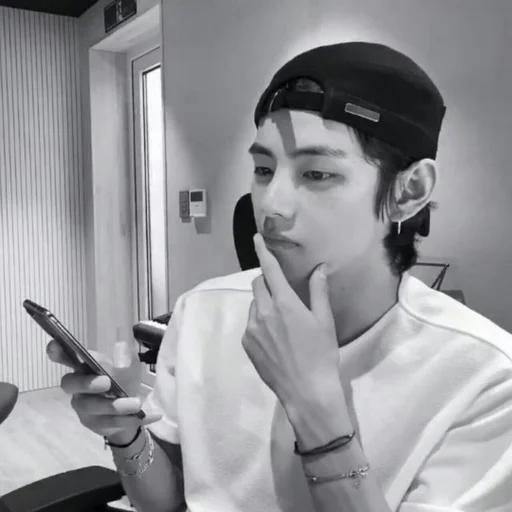 Человек комнатный стена