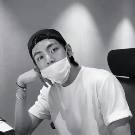 Человек коловорот стена