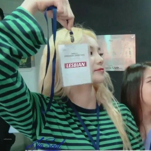 Sticker loonaqueens :: @fStikBot - 7