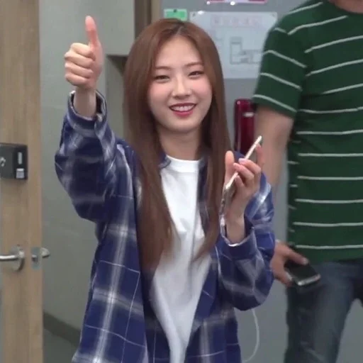 Sticker loonaqueens :: @fStikBot - 5