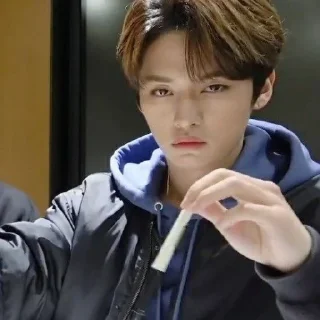 Стикер ‧⁎˚🗿. lee know by @lanasticks - 9