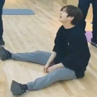 Стикер ‧⁎˚🗿. lee know by @lanasticks - 5