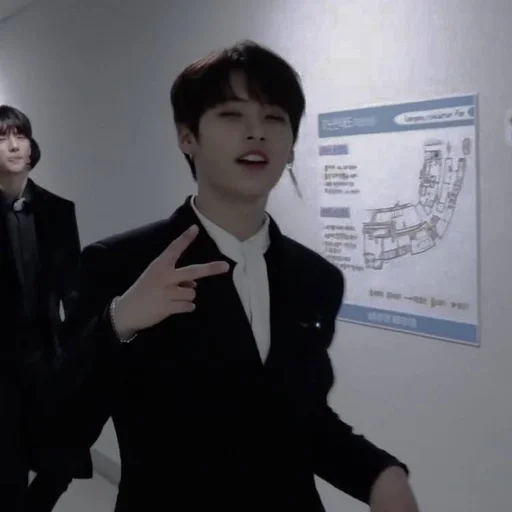 m1Nho @leeknowwmin :: @fStikBot - человеческое лицо