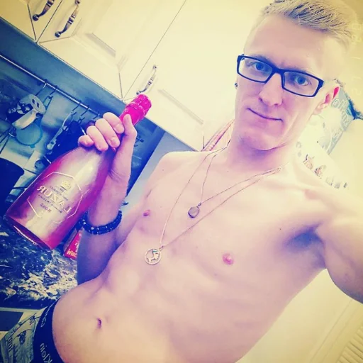 Человек человеческое лицо безалкогольный напиток